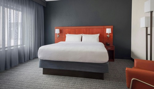 Suite, 1 King-Bett und Schlafsofa, Nichtraucher (Mobility/Hearing Accessible, Tub)