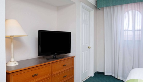 1 King Bed, One-Bedroom Suite, Non-Smoking