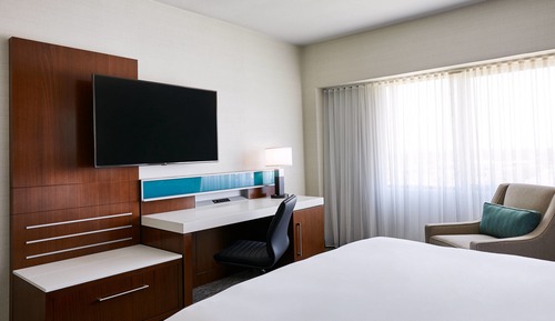 Zimmer, 1 King-Bett und Schlafsofa (Mobility/Hearing Accessible, Tub)