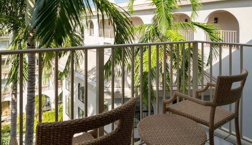 Zimmer, 1 King-Bett und Schlafsofa, Balkon, Blick auf den Innenhof (View)