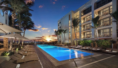 Zimmer, 1 King-Bett, Poolblick