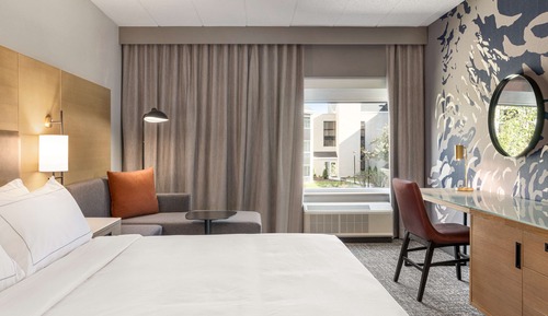 Zimmer, 1 King-Bett, Blick auf den Innenhof