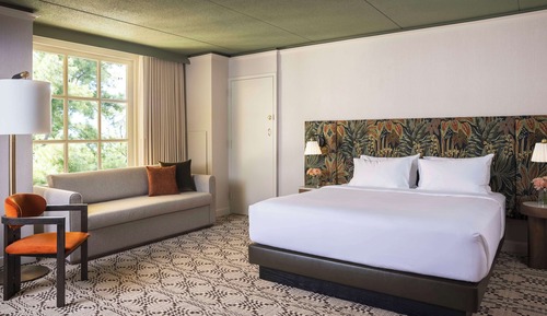 Zimmer, 1 King-Bett und Schlafsofa (Atrium View)