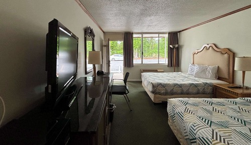 Deluxe-Zimmer, 2 Doppelbetten, Nichtraucher, Kühlschrank und Mikrowelle