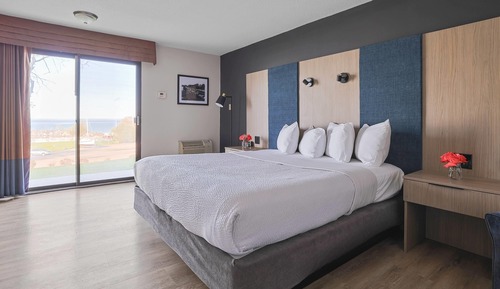 Suite, 1 Queen-Bett und Schlafsofa (Lake View, Balcony)