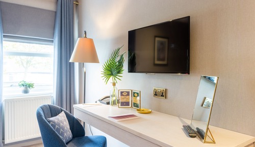 Superior-Doppel- oder -Zweibettzimmer