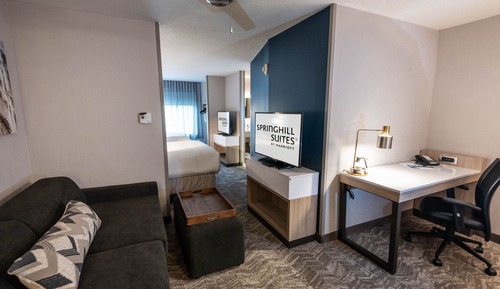 Suite, Mehrere Betten (Mobility Accessible, Roll-in Shower)