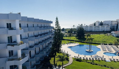 Junior-Suite, Poolblick (2 Adults + 2 Children)