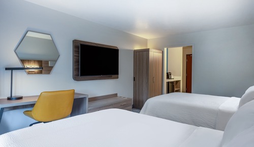 Standardzimmer, 2 Queen-Betten, rollstuhlgeeignete Dusche (Mobility)