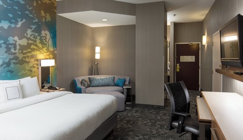 Zimmer, 1 King-Bett und Schlafsofa, Nichtraucher (Mobility Accessible, Roll-in Shower)