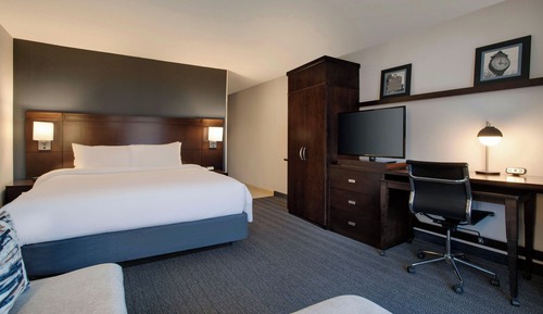 Zimmer, 1 King-Bett und Schlafsofa (Hearing Accessible)