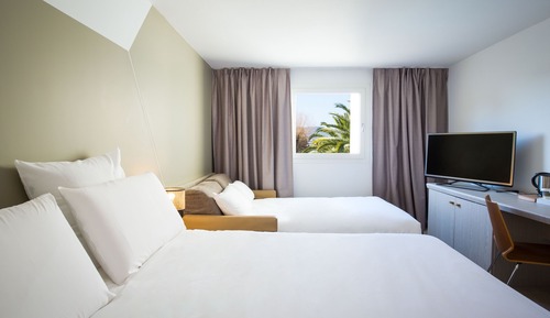 Familienzimmer, 1 Doppelbett und Schlafsofa