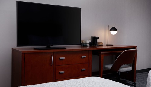 Zimmer, 1 King-Bett und Schlafsofa, Nichtraucher (Hearing Accessible)