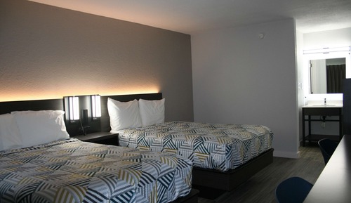 Standardzimmer, 2 Doppelbetten, Raucher, Kühlschrank und Mikrowelle