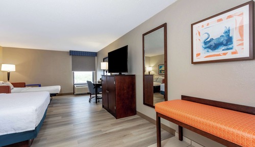 Zimmer, 1 King-Bett und Schlafsofa, Nichtraucher (Larger Room)