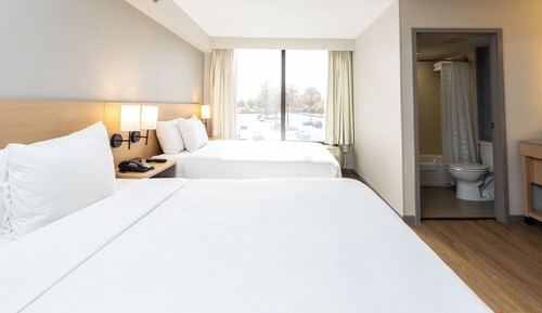 Zimmer, Kühlschrank und Mikrowelle (Specialty 2 Queen w/ Sofabed )