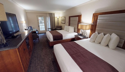 Standardzimmer, 2 Queen-Betten, Kühlschrank und Mikrowelle (Walk-in Shower;Oversized Room)