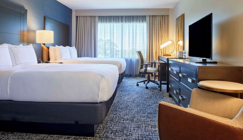 Zimmer, 2 Doppelbetten, barrierefrei, Badewanne