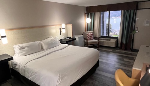 Luxury-Zimmer, 1 King-Bett, Blick auf die Anlage