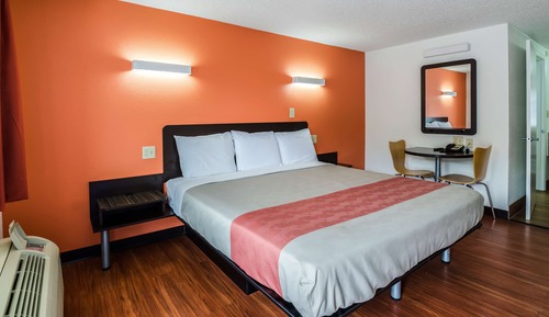 Deluxe-Zimmer, 1 King-Bett, Raucher, Kühlschrank und Mikrowelle