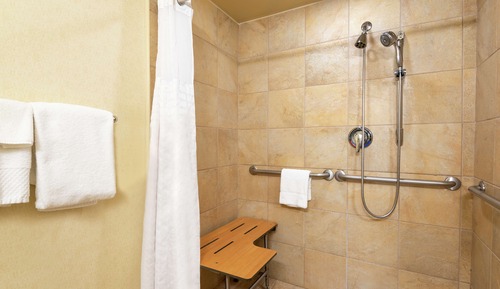 Zimmer, 2 Doppelbetten, barrierefrei