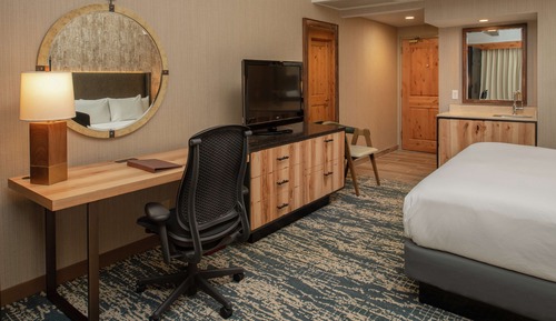 Zimmer, 1 King-Bett, Flussblick