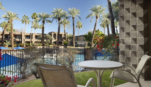 Zimmer, 1 King-Bett, Terrasse, Poolseite