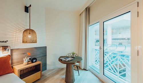 Resort Room. 1 King Bed (Adults Only, Marina Hotel)