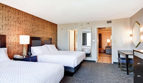 Suite, Mehrere Betten (Roll-In Shower, Mobilty & Hearing)