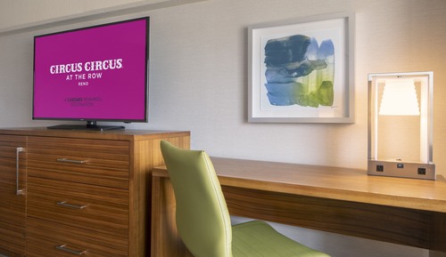 DELUXE PREMIUM ROOM 1 KING NON-SMOKING