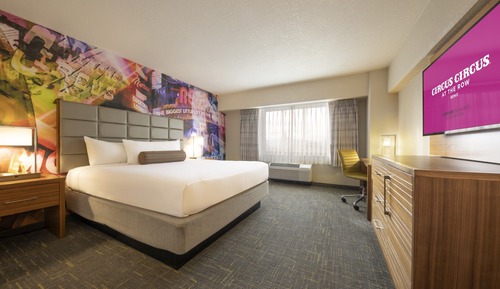 LUXURY PREMIUM ROOM 1 KING NON-SMOKING