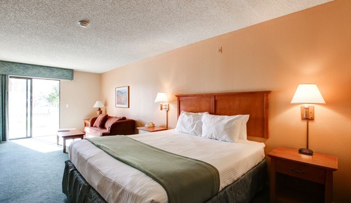 Zimmer, 1 King-Bett, Terrasse, Poolseite