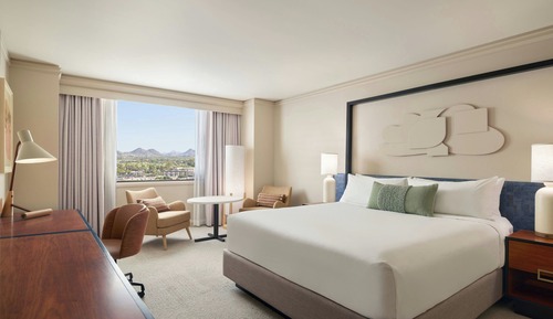 Zimmer, 1 King-Bett, Nichtraucher, Bergblick (Mobility/Hearing Access, Roll-In Shwr)