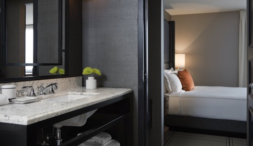 Zimmer, 2 Queen-Betten, rollstuhlgeeignete Dusche (Mobility/Hearing Accessible)