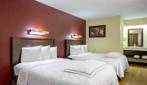 Premium-Zimmer, 2 Doppelbetten (Upgraded Bedding & Snack, Smoke Free)