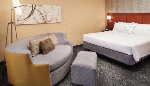 Zimmer, 1 King-Bett und Schlafsofa, Nichtraucher (Hearing Accessible)