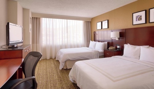 Zimmer, 2 Doppelbetten