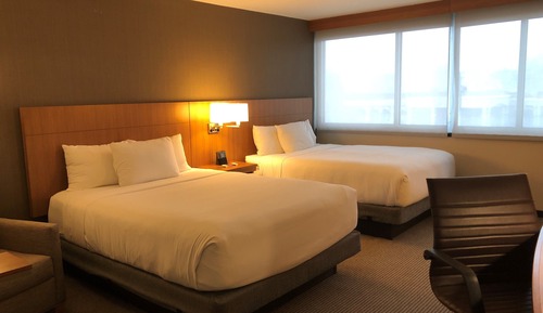 Zimmer, Mehrere Betten, barrierefrei, Badewanne