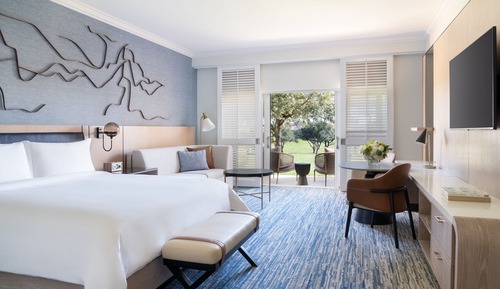 Suite, 1 King-Bett, Balkon, Blick auf den Golfplatz (Mobility Accessible, Roll-in Shower)