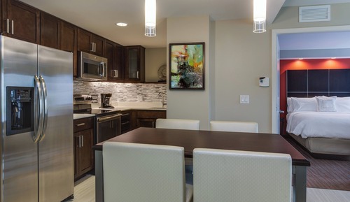 Suite, 1 Schlafzimmer, Nichtraucher, eingeschränkter Meerblick (Mobility Accessible, Roll-in Shower)