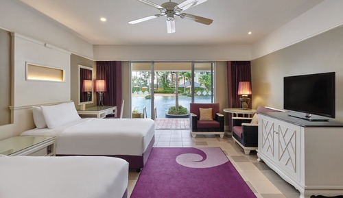 Laguna Pool Access Twin Room