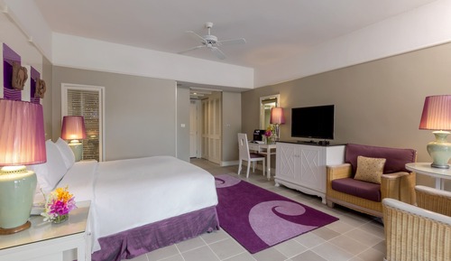 Laguna Pool Access King Room