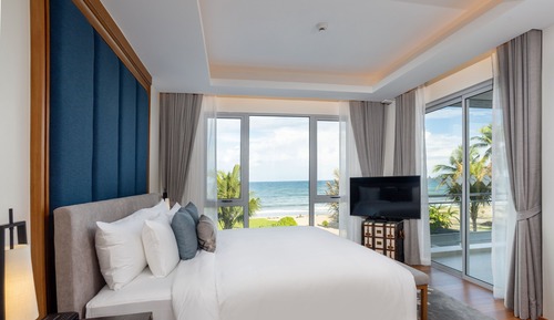 2Bedroom Pool Suite Beach Front