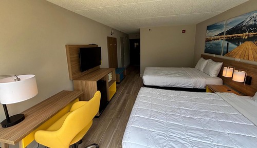 Zimmer, 2 Doppelbetten, barrierearm, Nichtraucher (Roll-in Shower)
