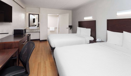 Zimmer, 2 Doppelbetten, barrierefrei, Nichtraucher (Mobility, Bathtub w/Grab Bars)