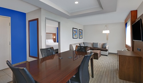 Suite, 1 King-Bett, barrierefrei (Communication, Roll-In Shower)