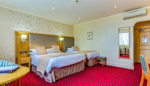 Twin or Family Room with Seaview