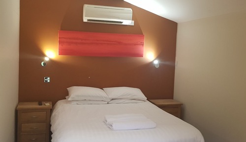 Log Cabin, Accessible Double