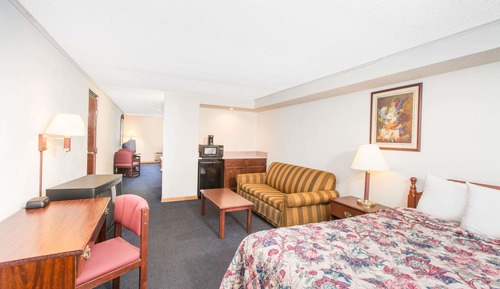Suite, 1 Schlafzimmer, Nichtraucher (1 King Bed and 1 Queen Bed)