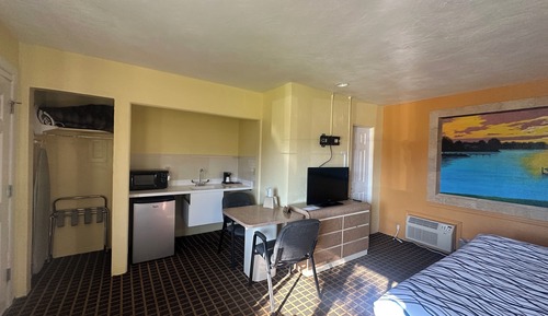 Zimmer, 1 King-Bett, barrierearme Badewanne, Nichtraucher